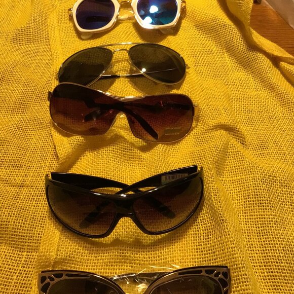 Set of 6 Sunglasses from hunting beach - Picture 1 of 4